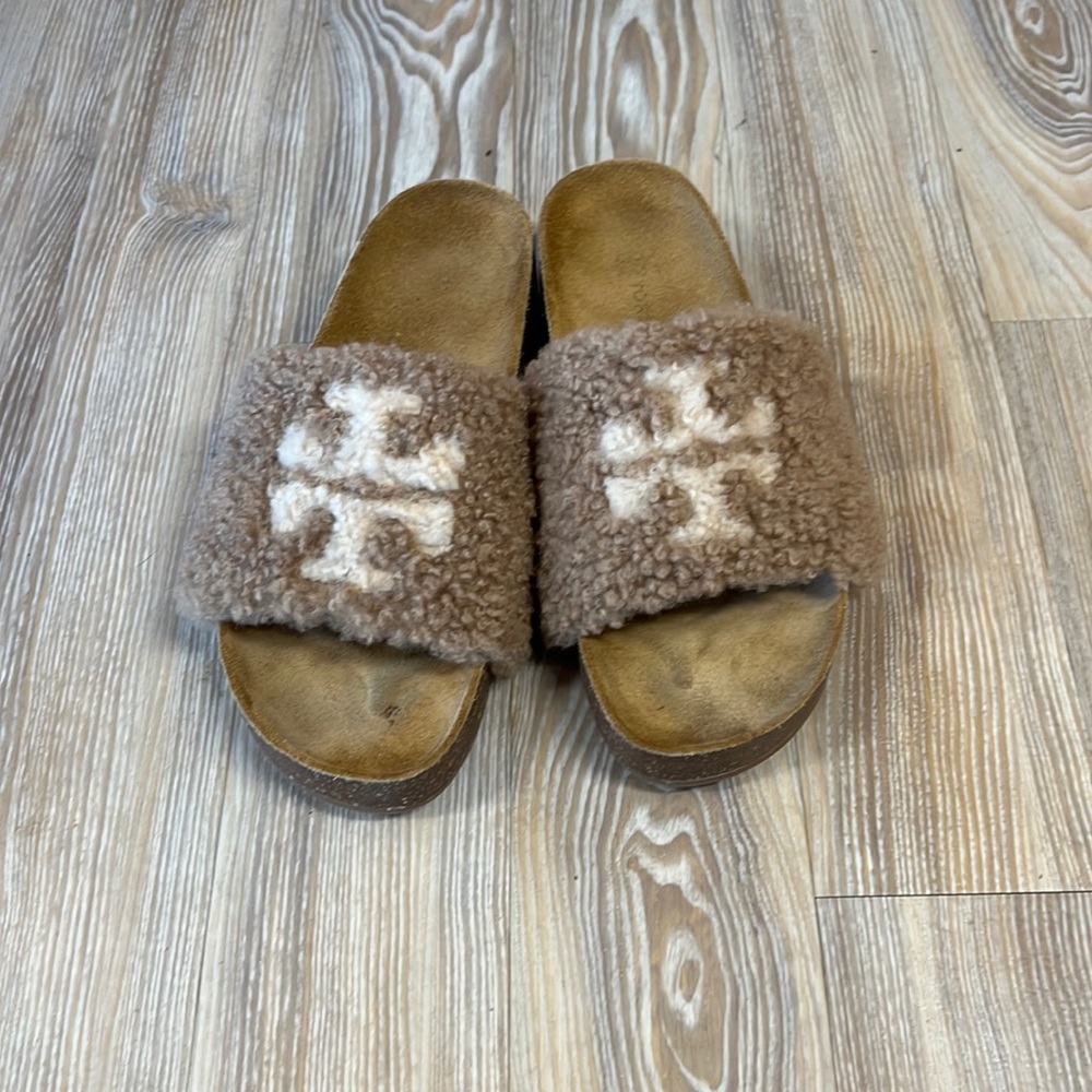 Tory Burch shearling sandals 9.5